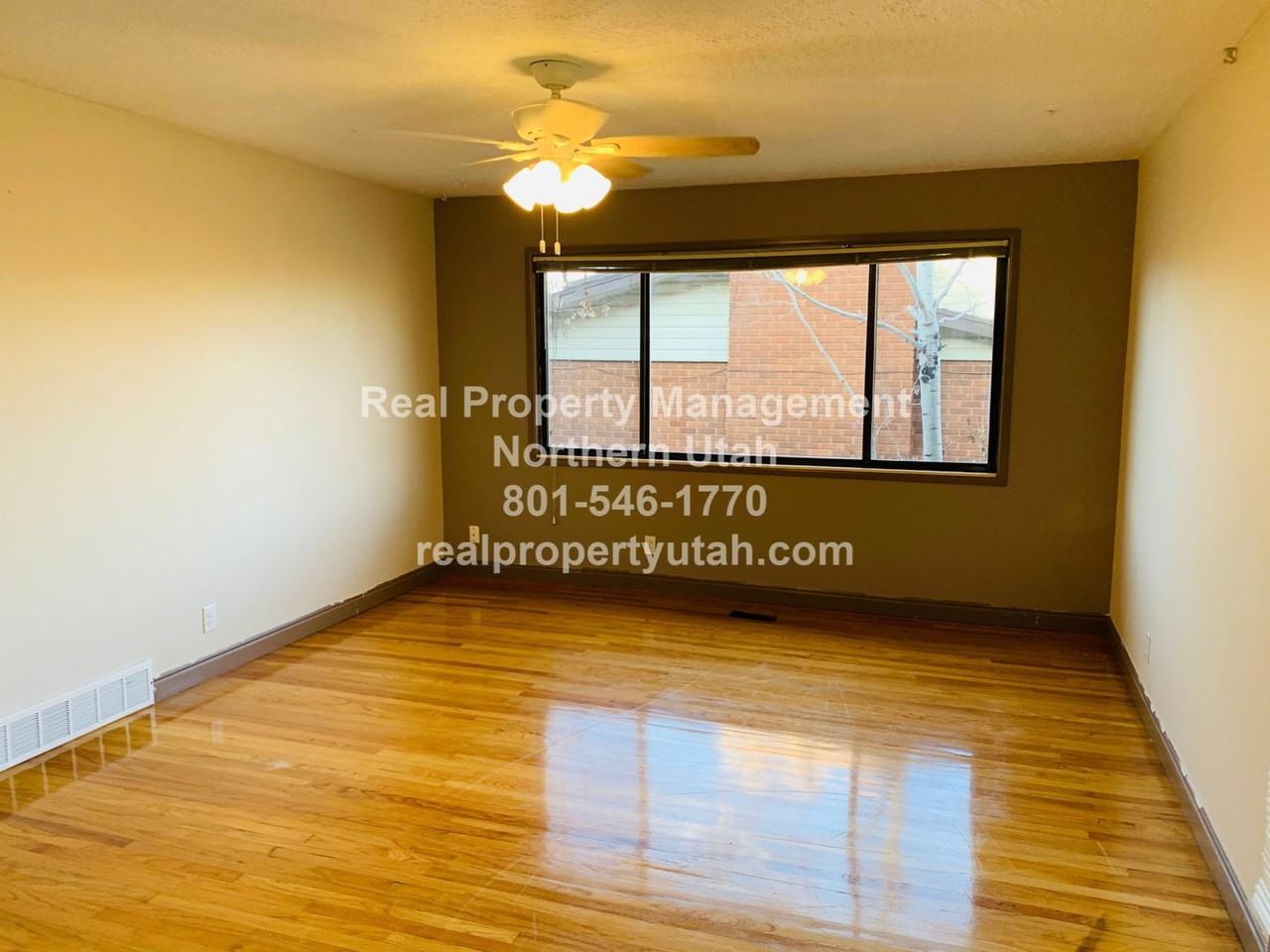 1463 3rd St - Photo 4 of 20
