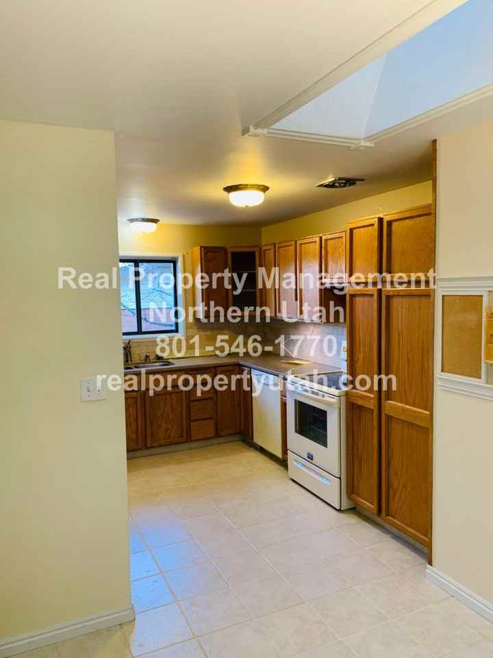 1463 3rd St - Photo 6 of 20