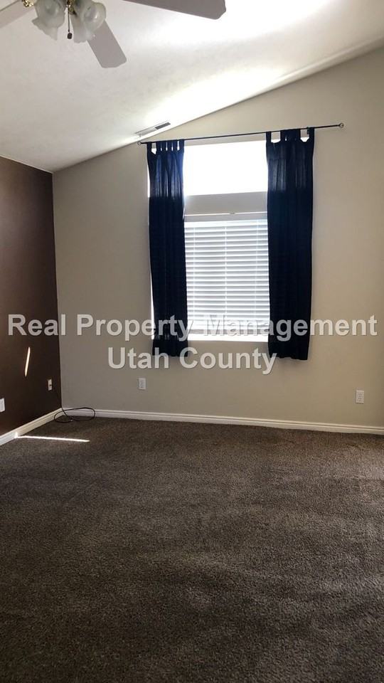 433 W 200 S - Photo 3 of 19