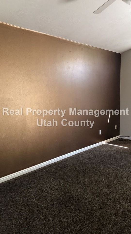 433 W 200 S - Photo 4 of 19