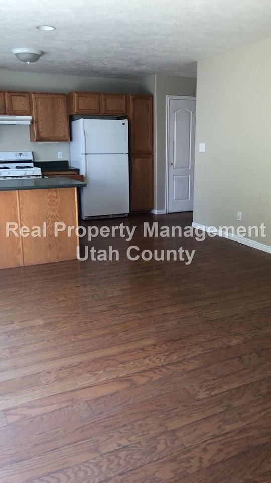 433 W 200 S - Photo 6 of 19