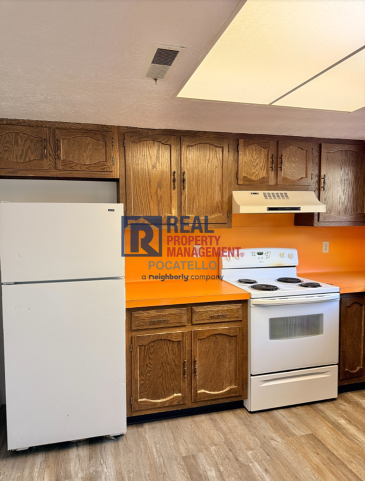 1117 Booth Dr - Photo 3 of 21
