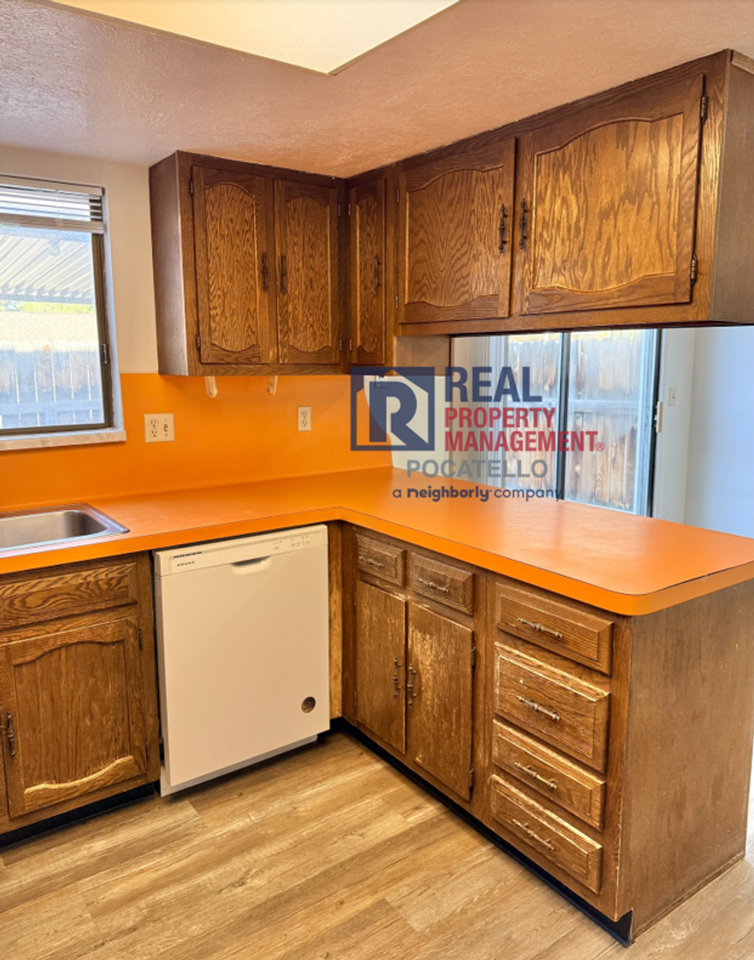 1117 Booth Dr - Photo 5 of 21