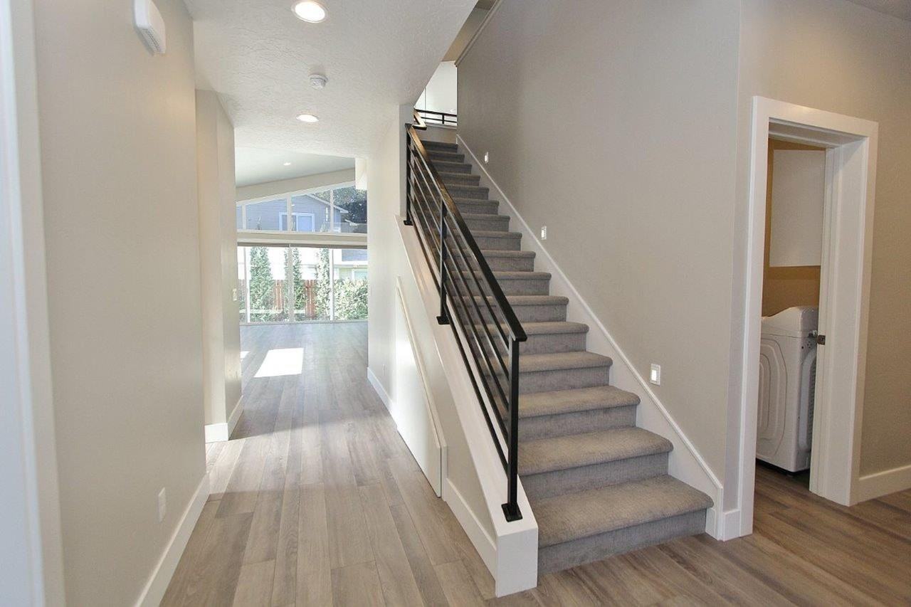 2133 S Amy Ave - Photo 4 of 31