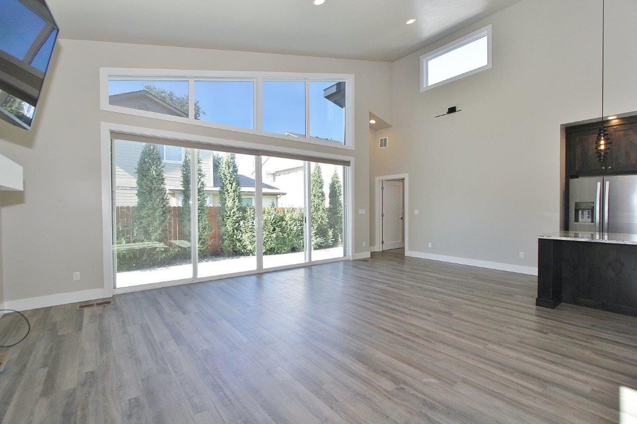 2133 S Amy Ave - Photo 6 of 31