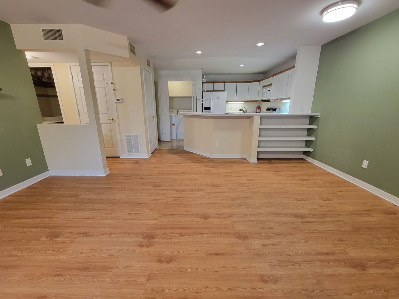 33 S Boulder Cir #203 - Photo 3 of 24
