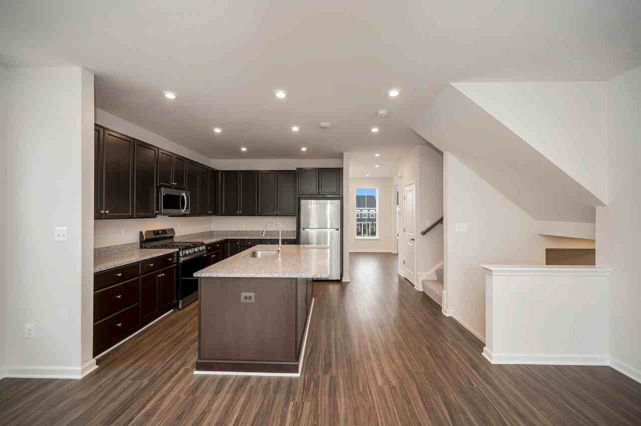 225 Aspen Rd - Photo 3 of 24