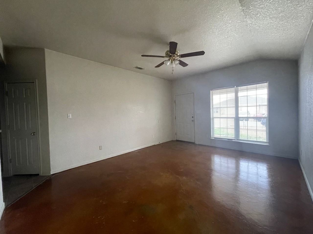 2701 Vernice Loop - Photo 4 of 17