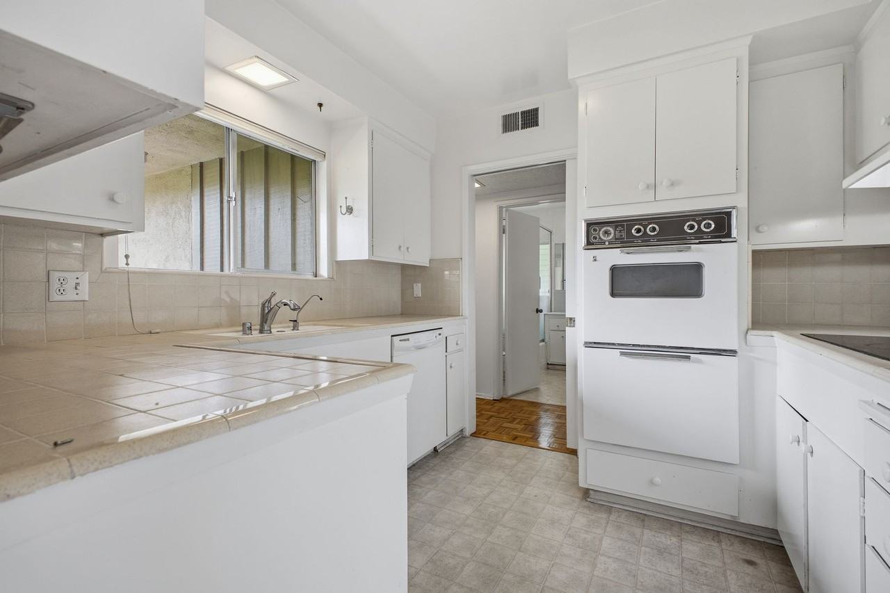 1066 San Pasqual St - Photo 4 of 14
