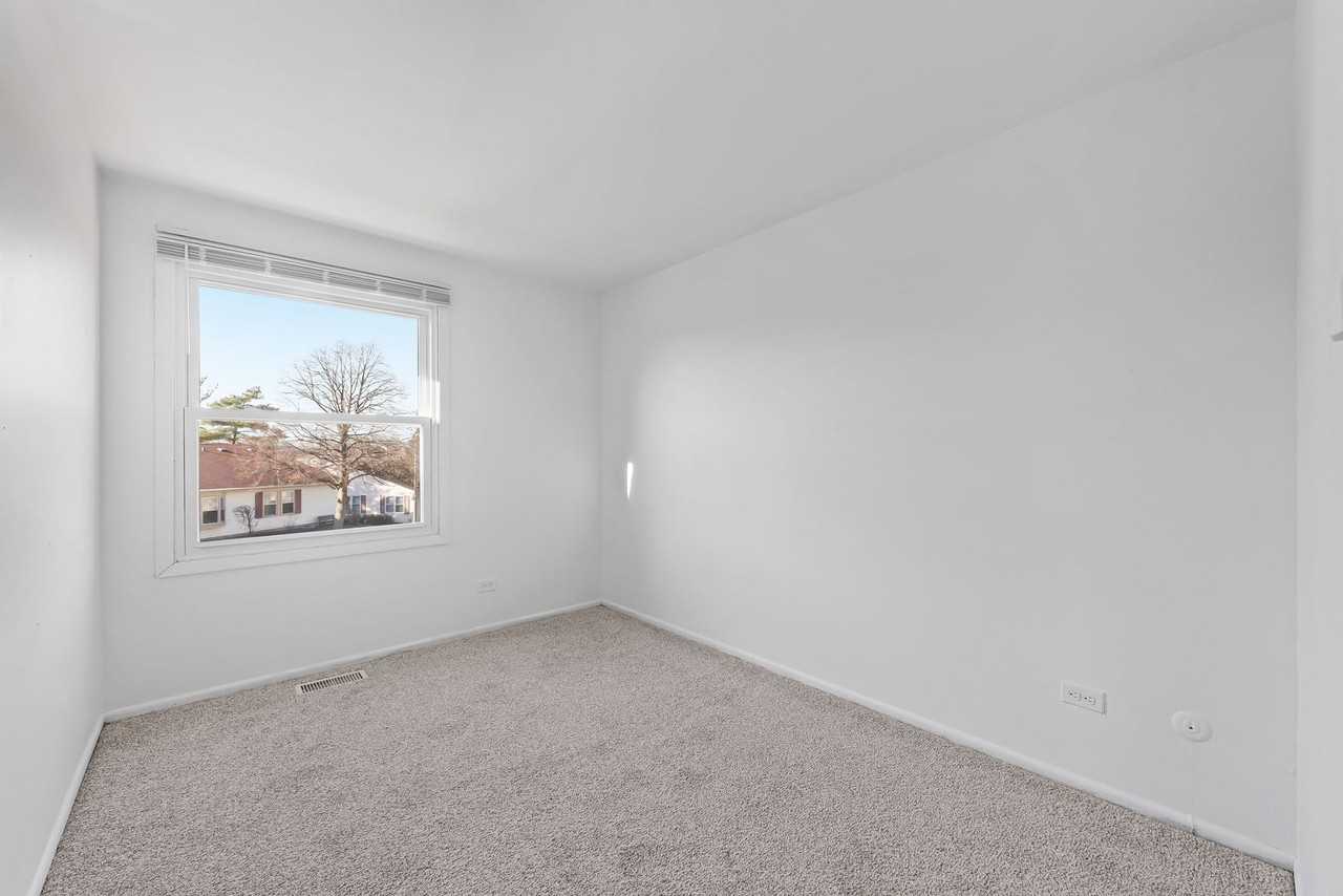 1960 Liberty Pl - Photo 3 of 16