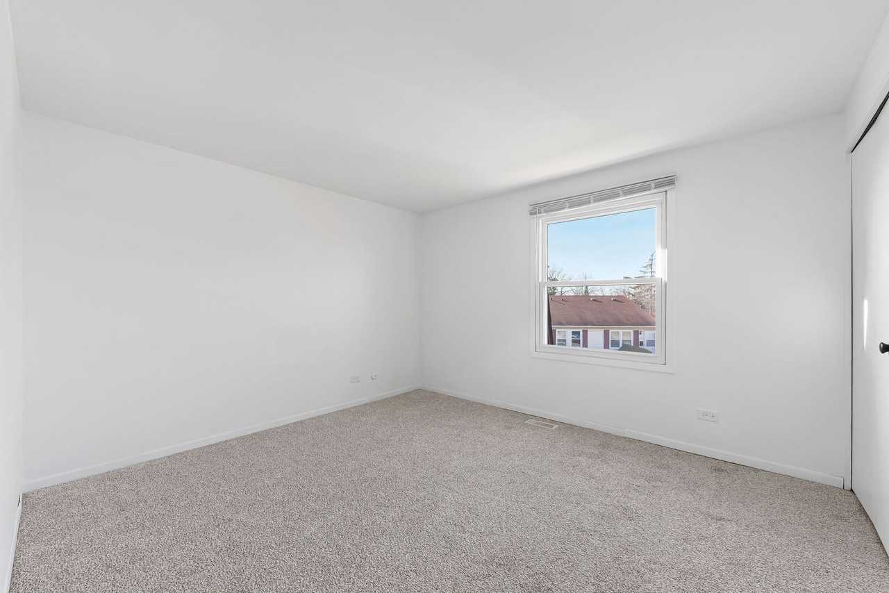1960 Liberty Pl - Photo 4 of 16