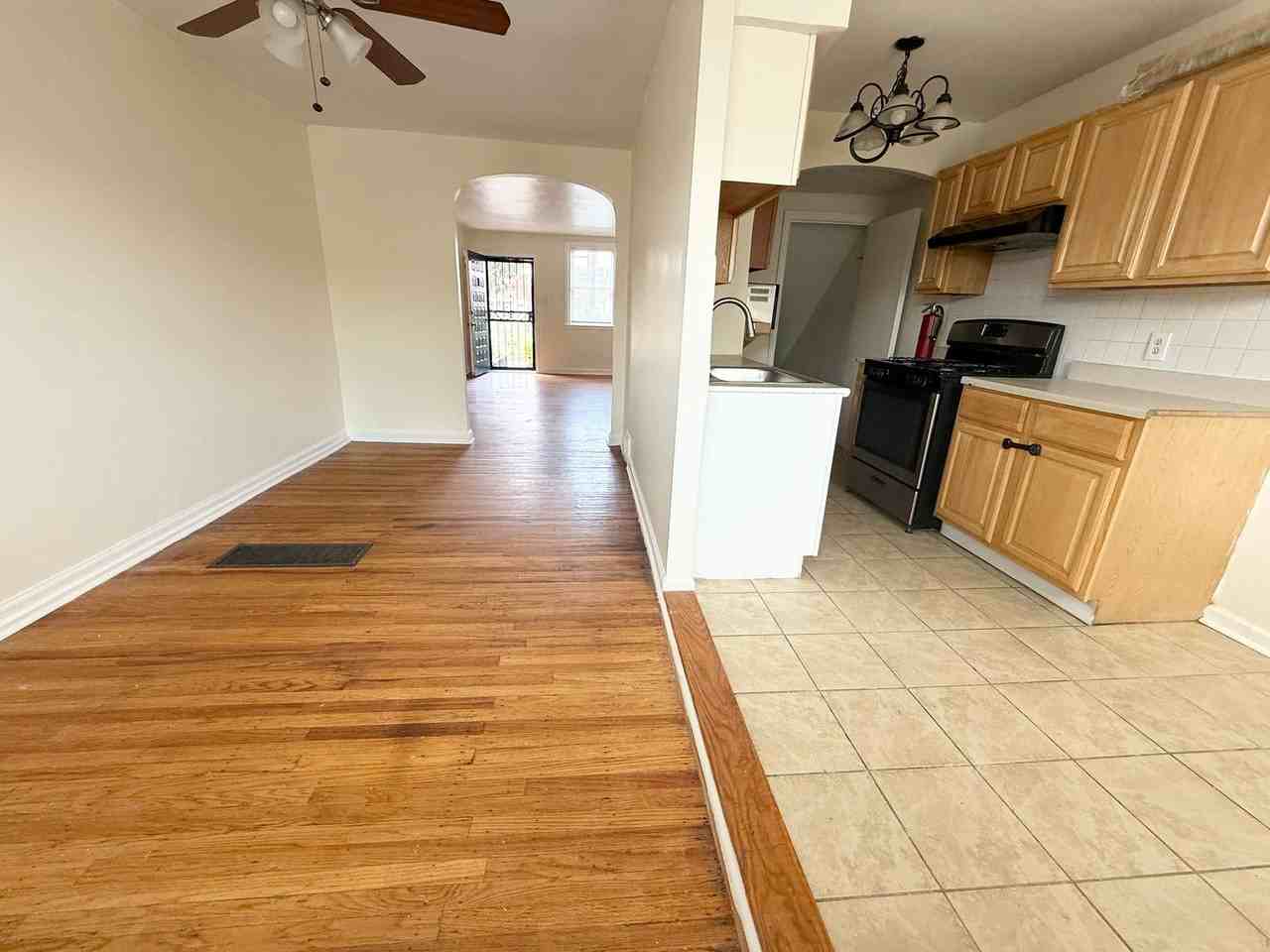 639 Adams Ave - Photo 7 of 29