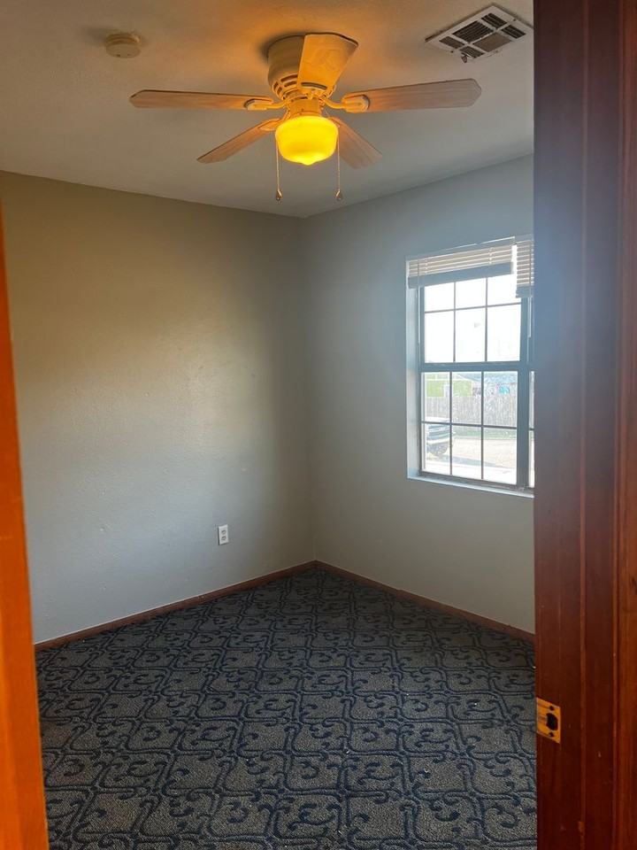 4245 Ne 20th St - Photo 3 of 21