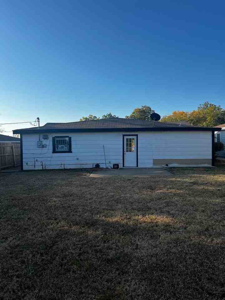 4245 Ne 20th St - Photo 6 of 21