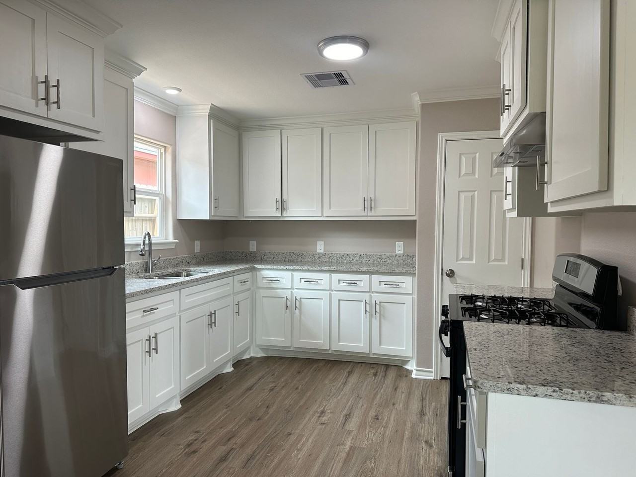 4241 Green Grove Dr - Photo 2 of 10