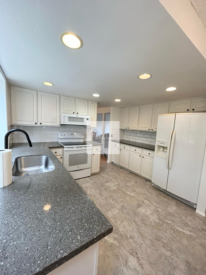 28922 12th Ave S - Photo 4 of 24