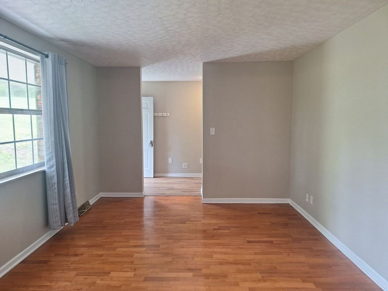 10831 Sonja Dr - Photo 3 of 50