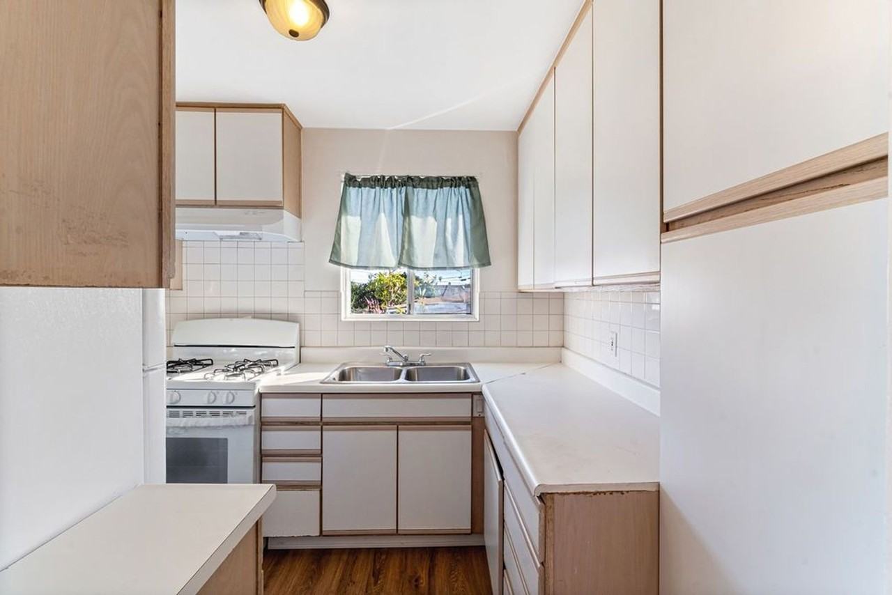 1810 Burton St - Photo 2 of 13