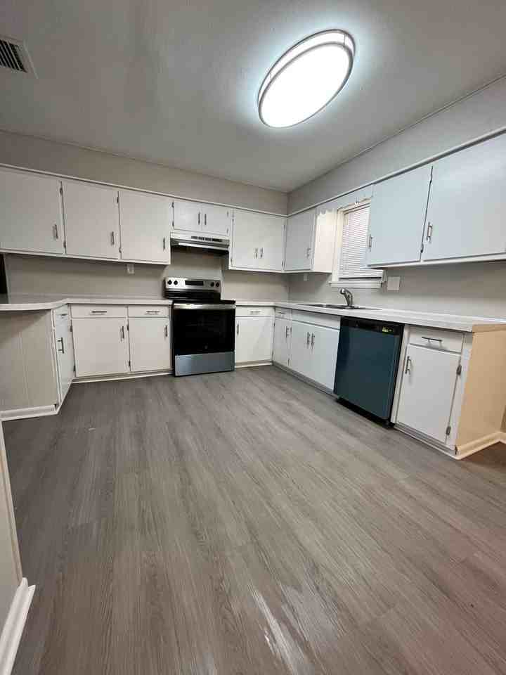 404 Melton Dr - Photo 5 of 16