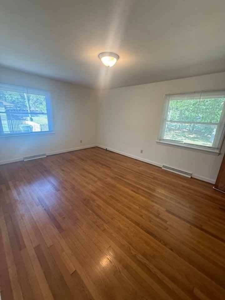 1723 Brook Dr - Photo 4 of 8