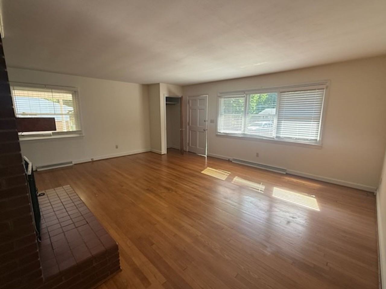 1723 Brook Dr - Photo 6 of 8