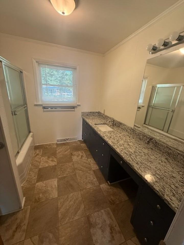 1723 Brook Dr - Photo 7 of 8