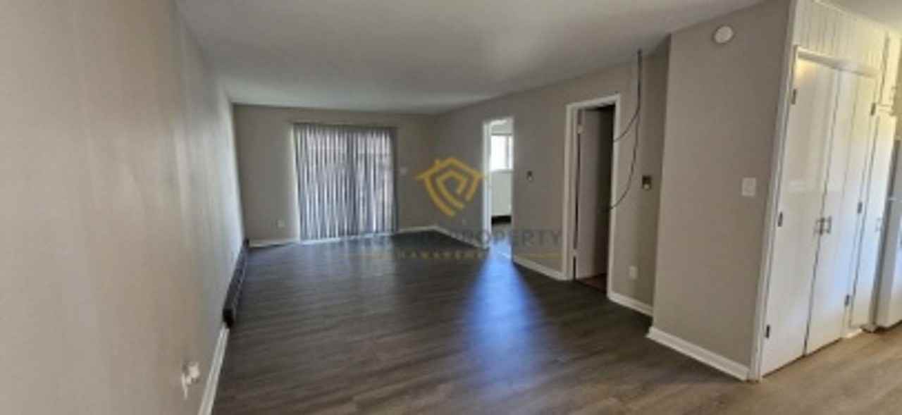 1434 Campbell Ave - Photo 5 of 15