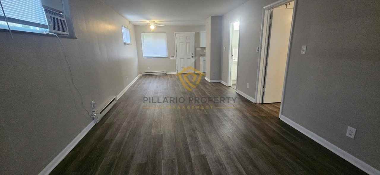 1446 Campbell Ave - Photo 5 of 9