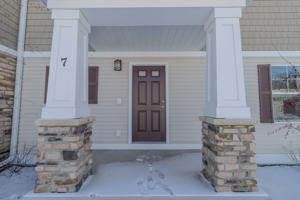 featured image of 1560 Simsbury St