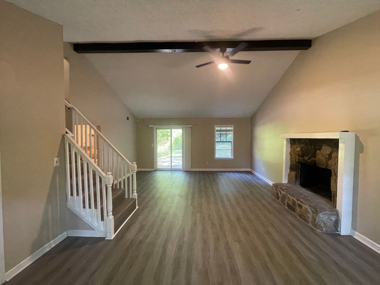55 Huntridge Dr - Photo 4 of 27