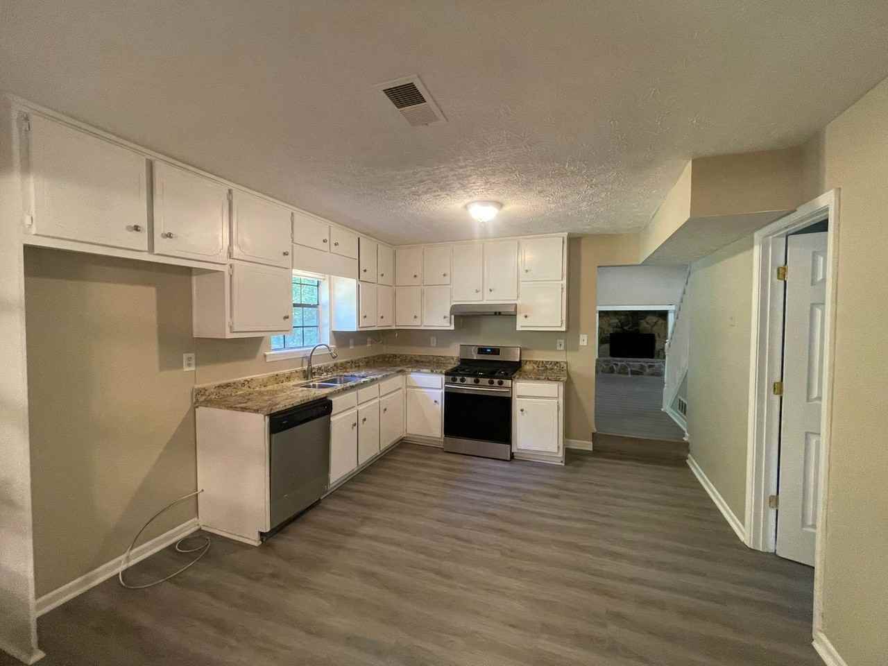 55 Huntridge Dr - Photo 7 of 27