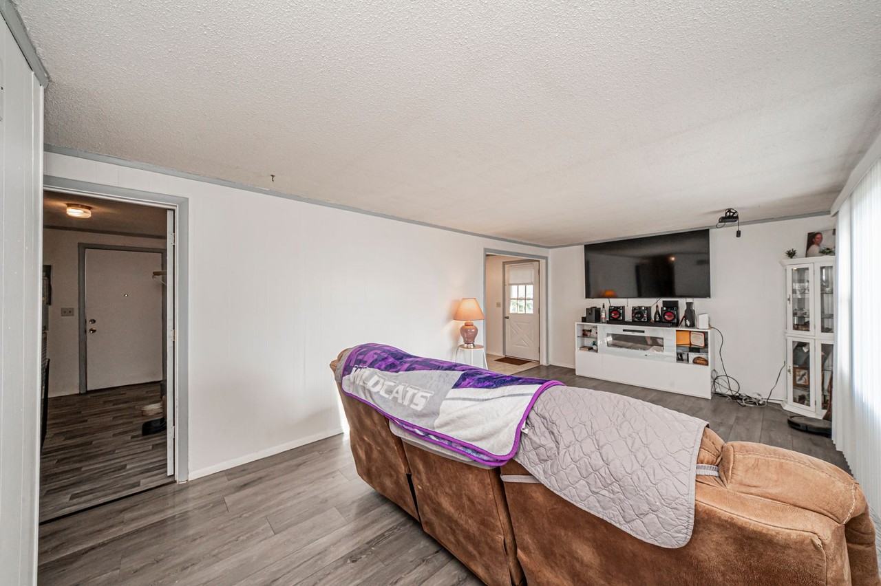 1304 Rockwell Dr - Photo 2 of 32