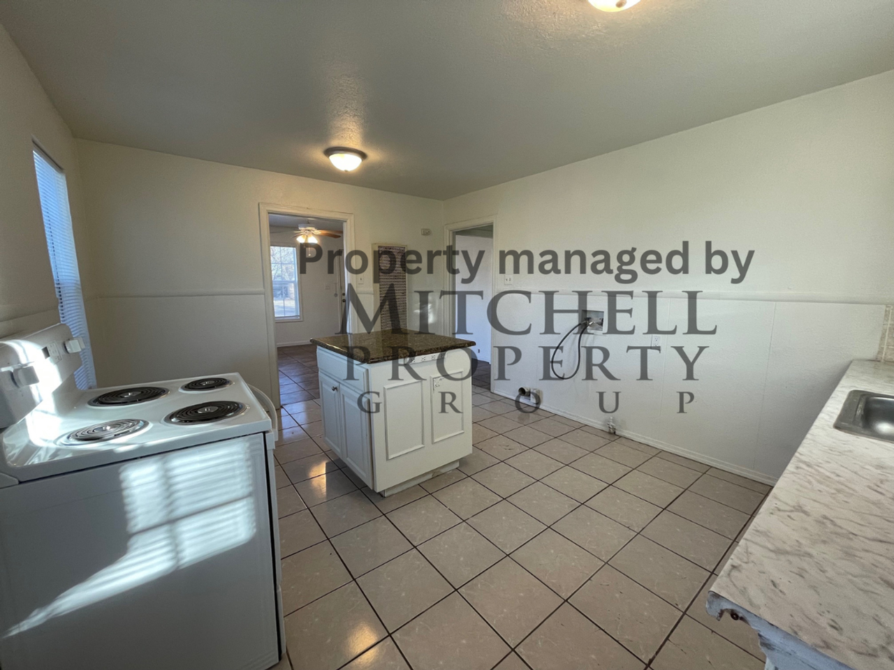 1209 Sw 20th Ave - Photo 4 of 9