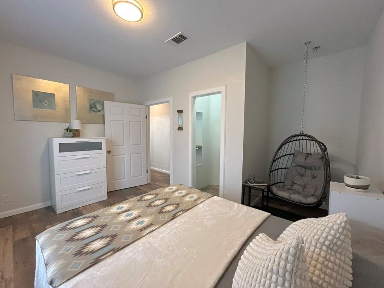 222 N Madison St - Photo 4 of 13