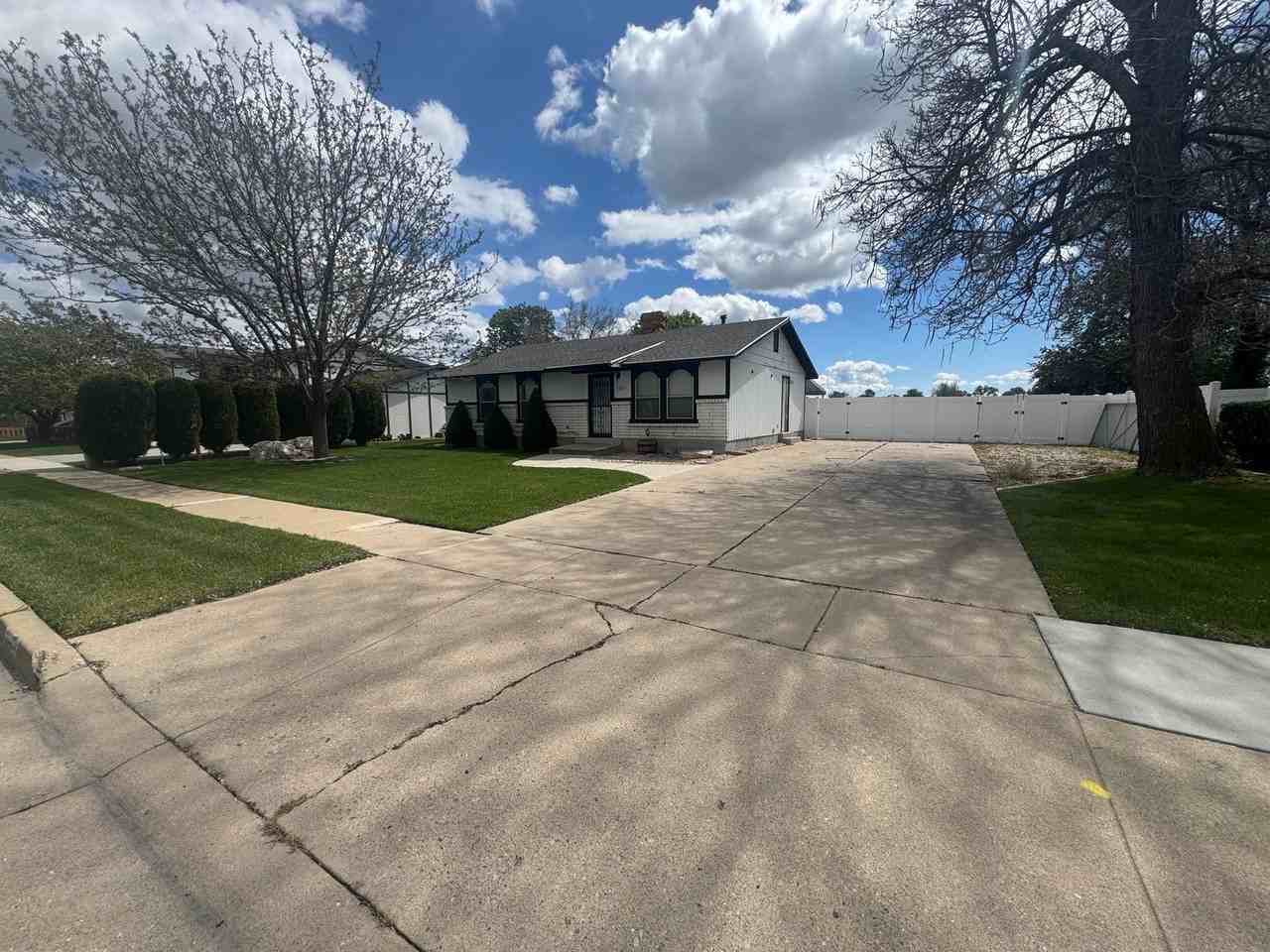 2207 W 900 N - Photo 2 of 19