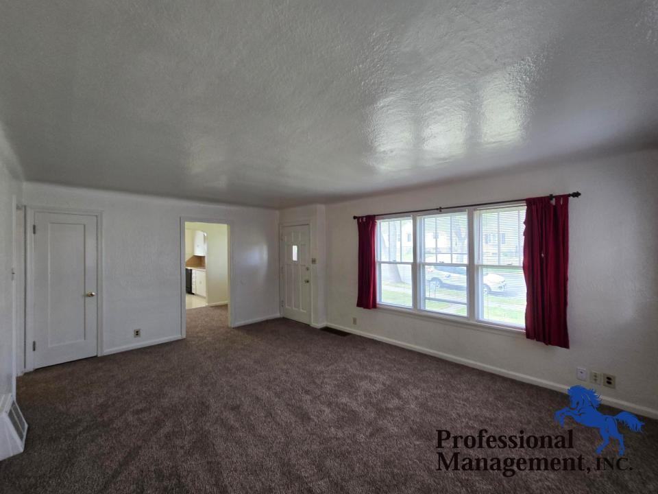 520 Avenue B - Photo 2 of 10