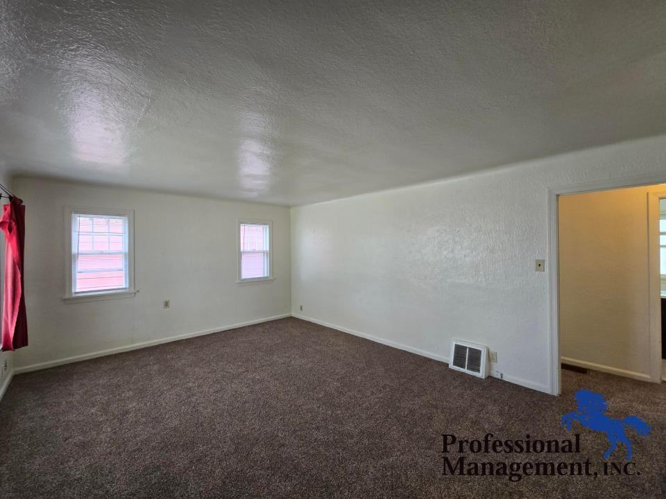 520 Avenue B - Photo 3 of 10