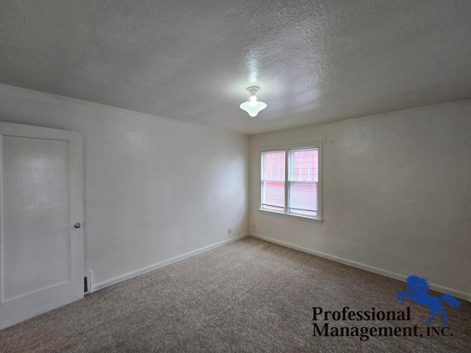 520 Avenue B - Photo 6 of 10