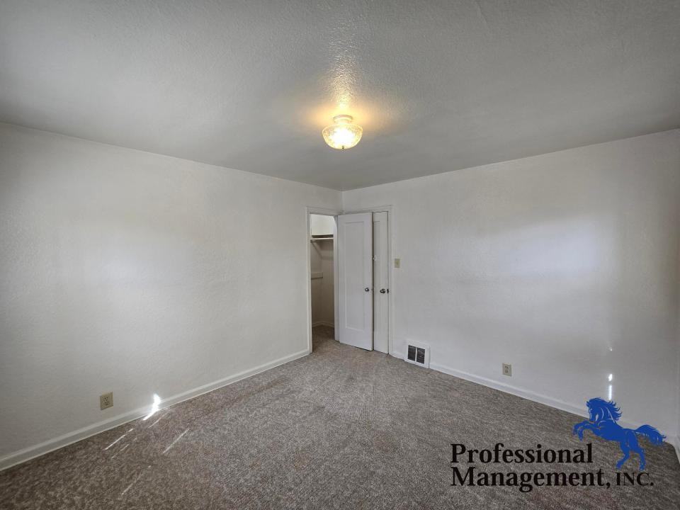 520 Avenue B - Photo 7 of 10