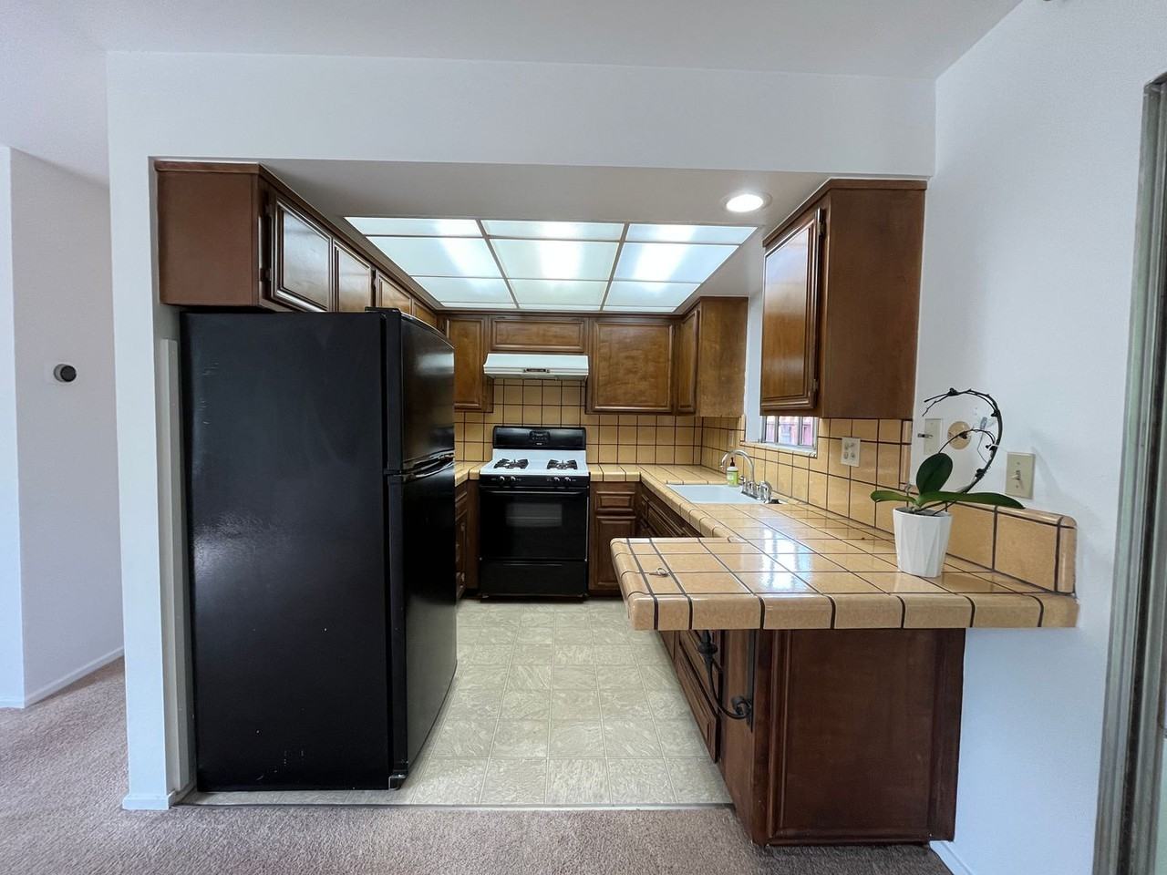 5710 Jumilla Ave #A - Photo 4 of 11