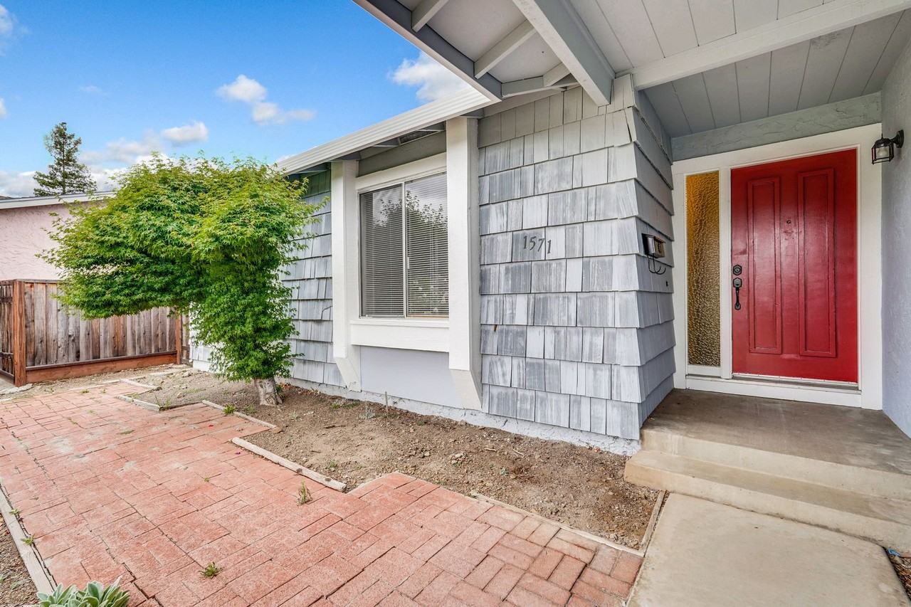 1571 Calle De Aida - Photo 2 of 39
