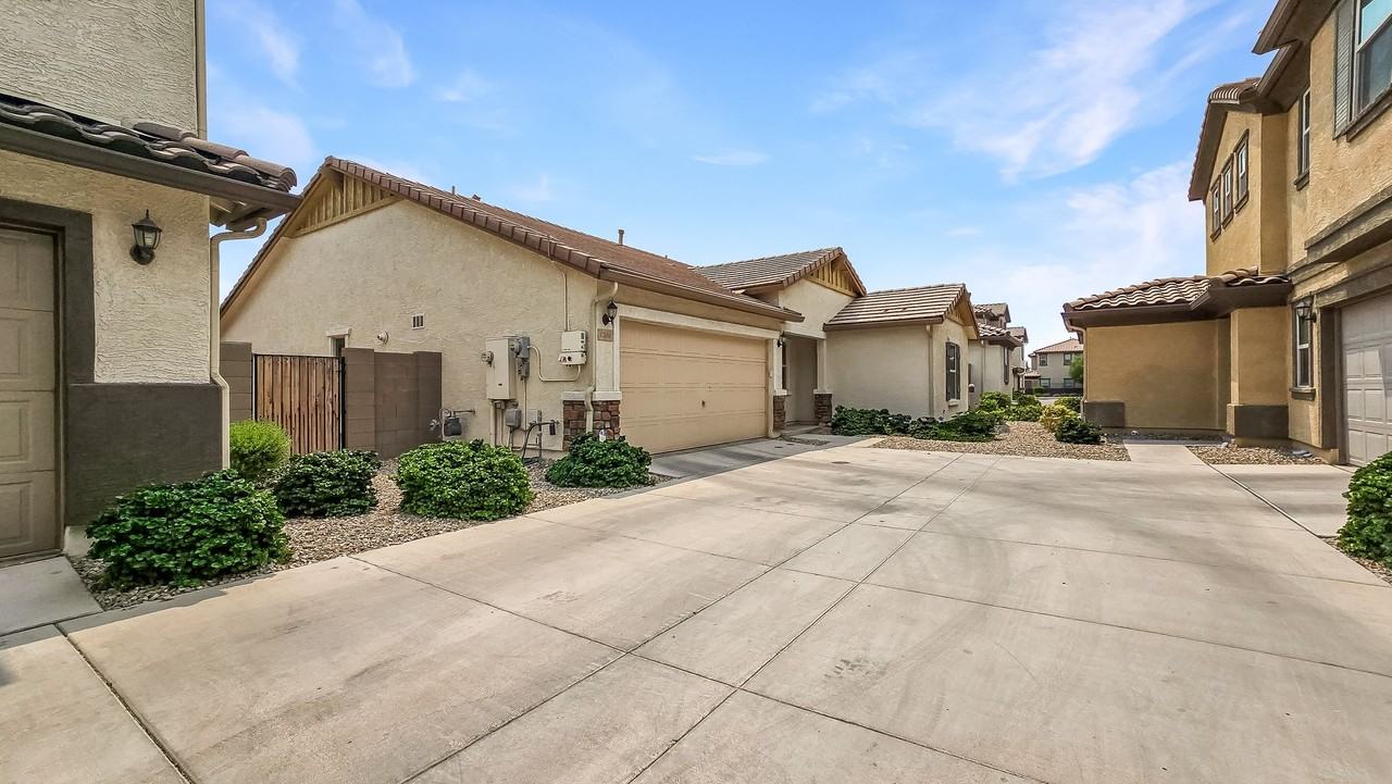 1286 N 165th Ave - Photo 3 of 27