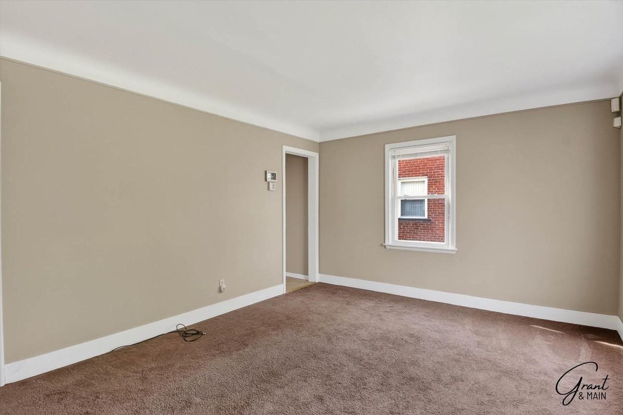 19360 Revere St - Photo 3 of 18