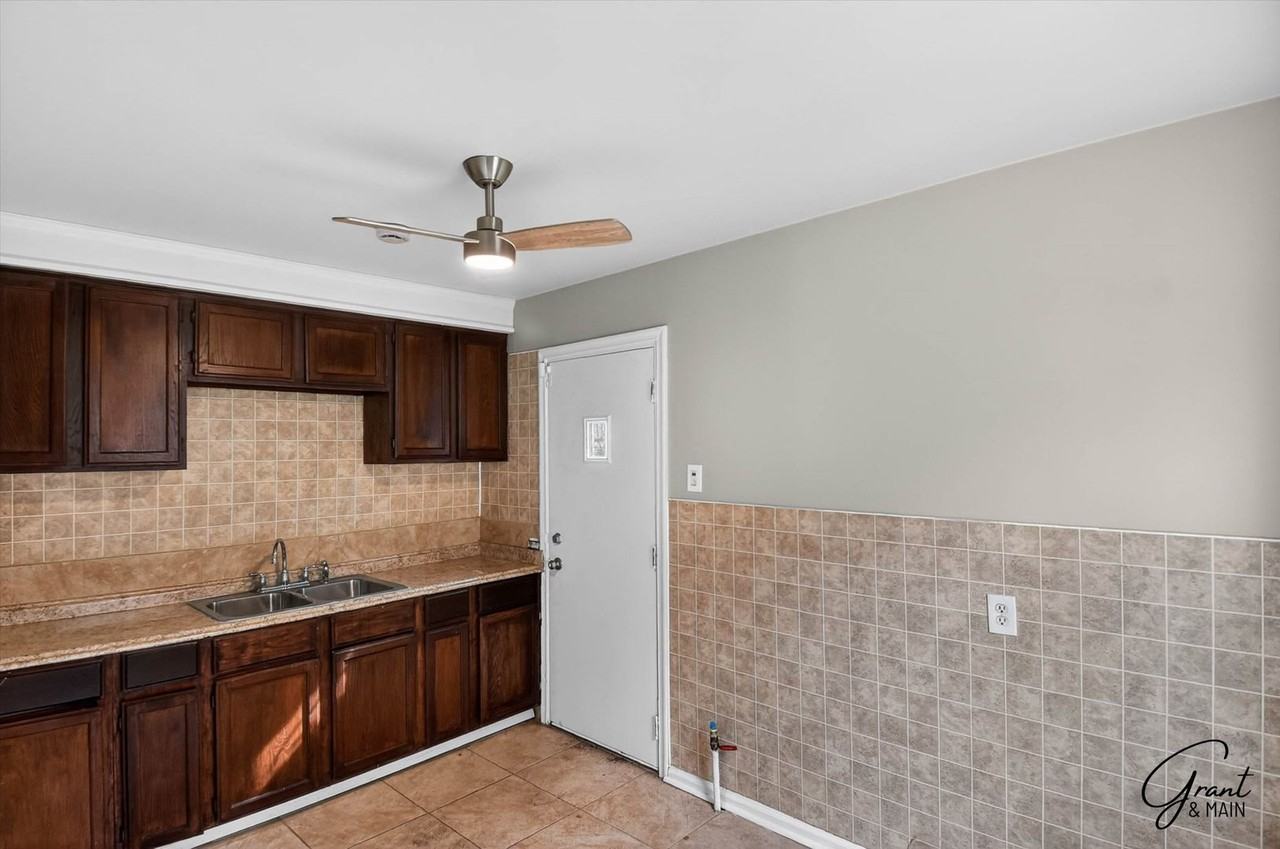 19360 Revere St - Photo 5 of 18