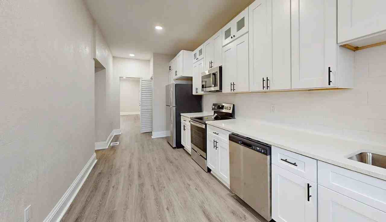 Renovated Davis Islands Apartments - Photo 3 of 11