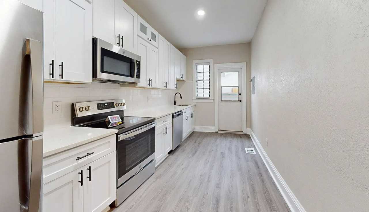 Renovated Davis Islands Apartments - Photo 4 of 11