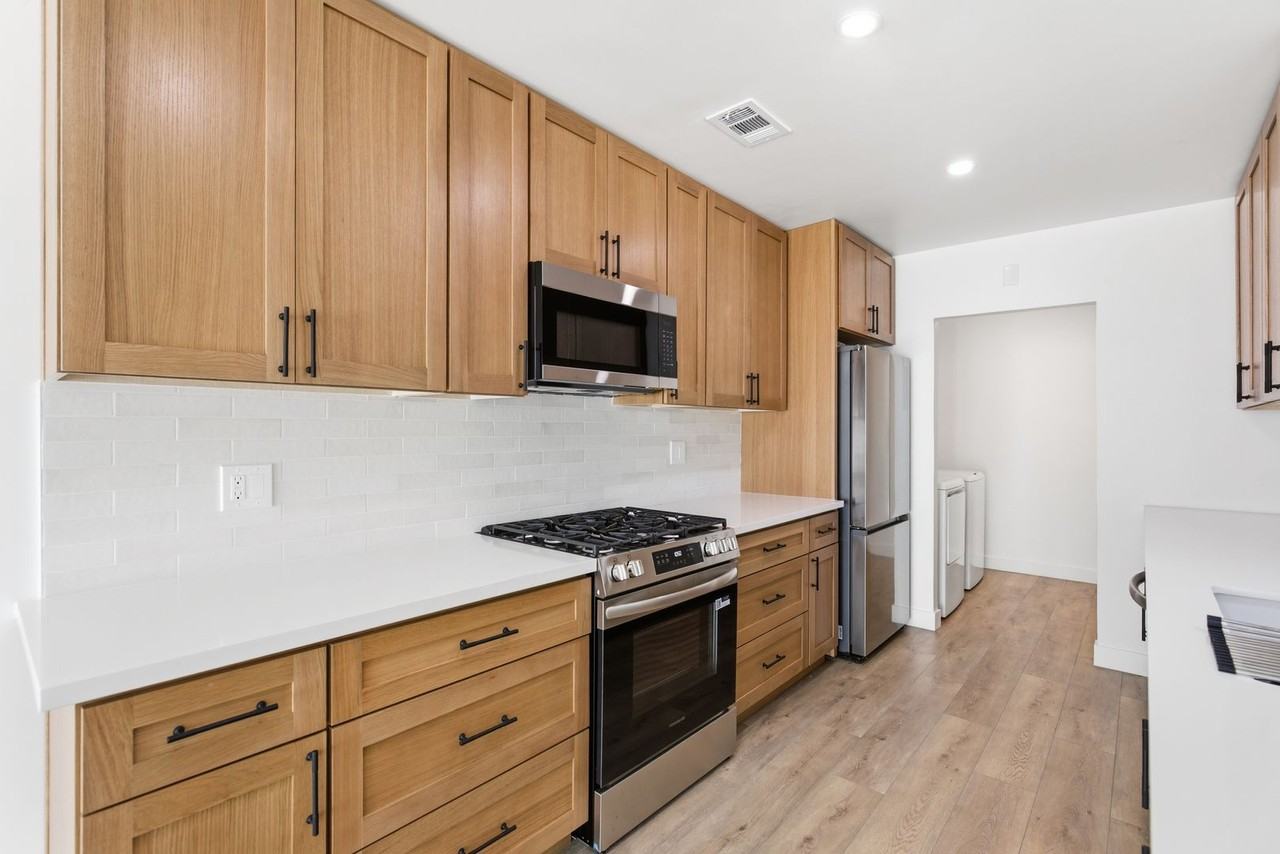 16257 Los Alimos St - Photo 3 of 31