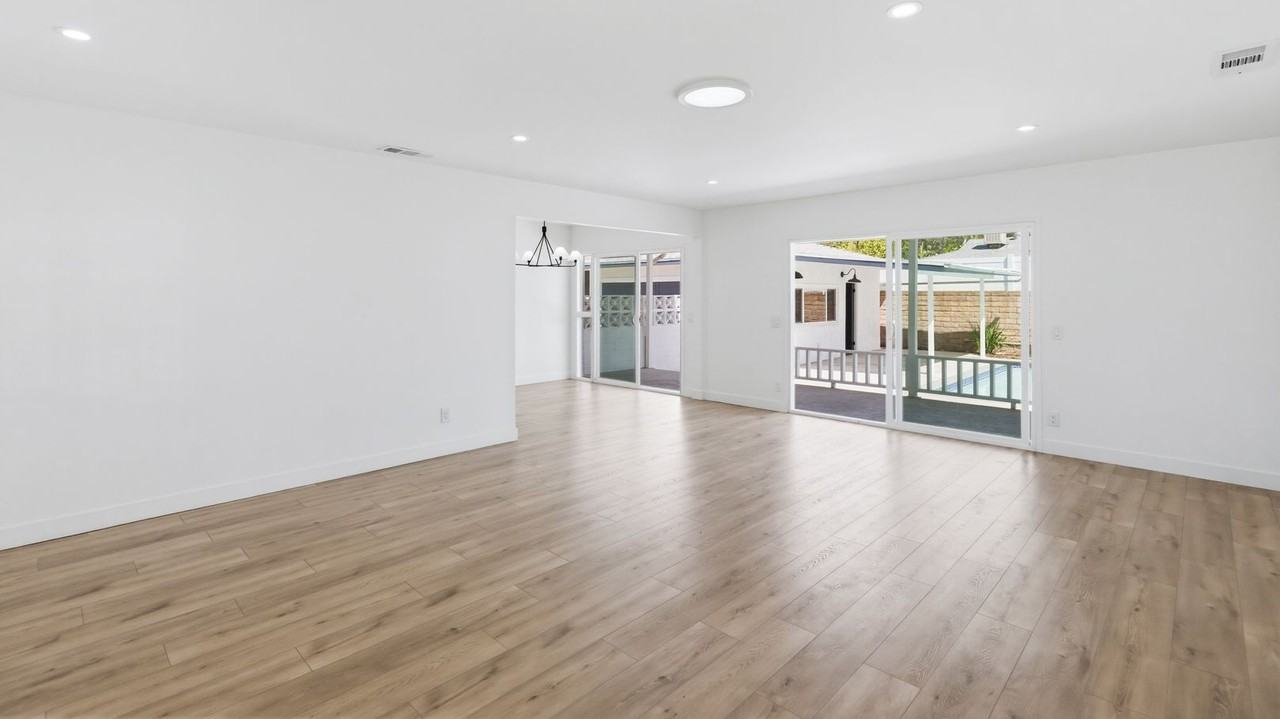 16257 Los Alimos St - Photo 6 of 31