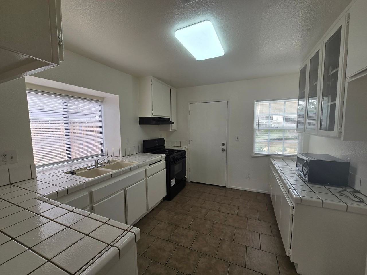 43632 San Francisco Ave - Photo 5 of 16