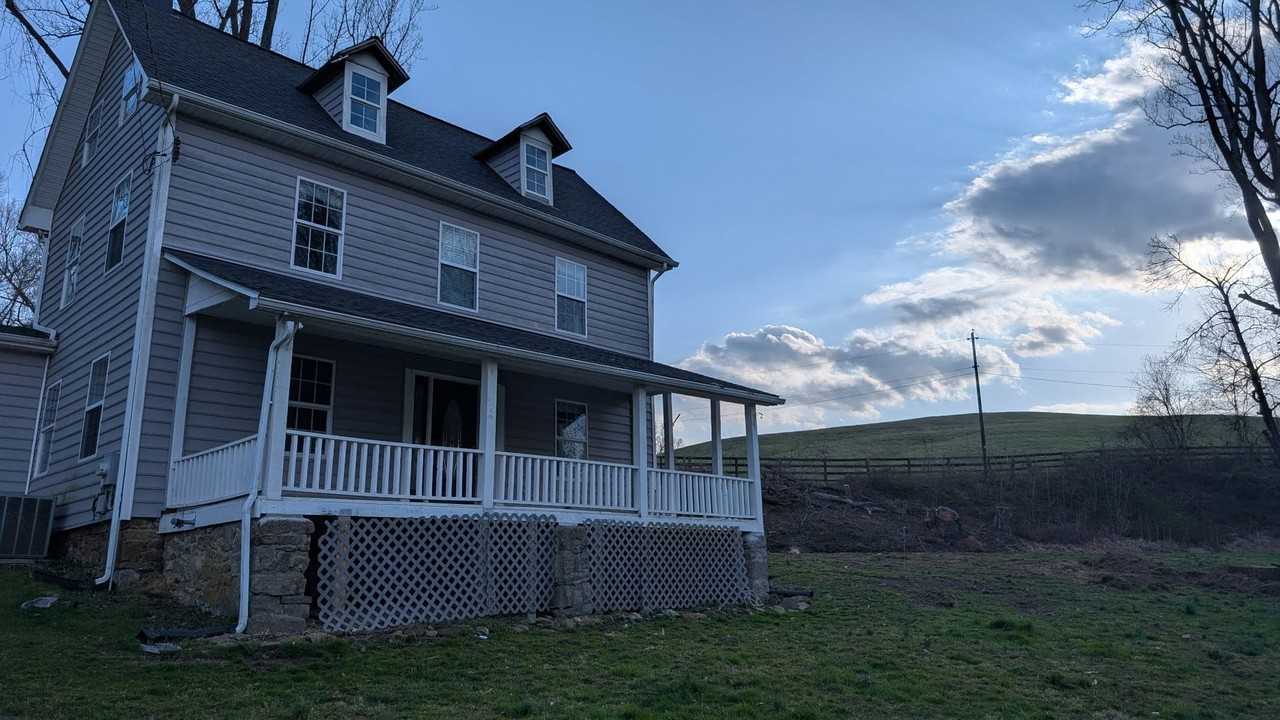 1222 Stafford Rd - Photo 3 of 20